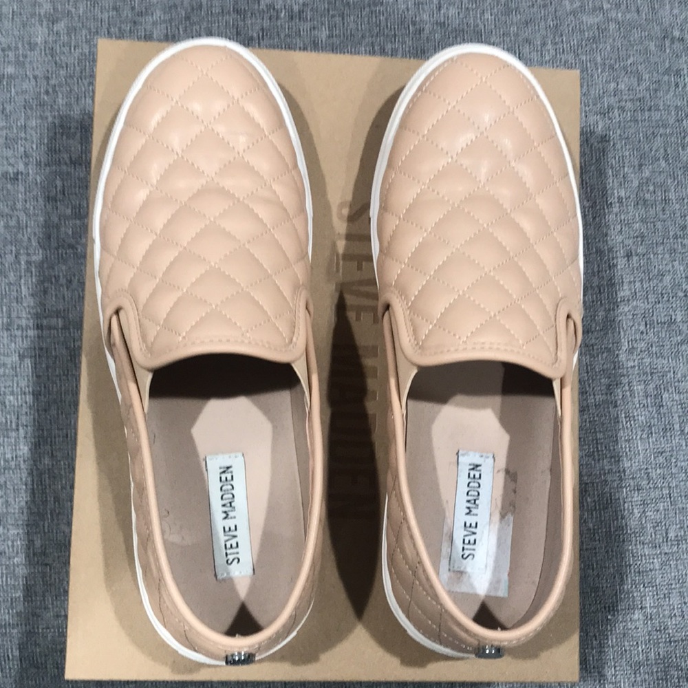 Steve Madden Ecentrcq Slip on quilted leather shoes